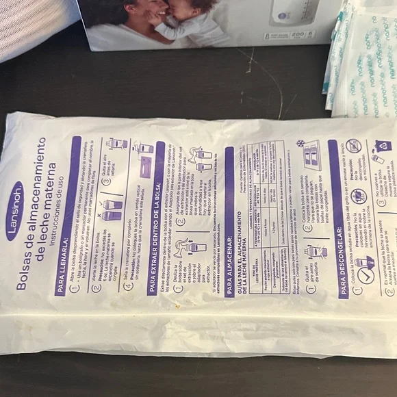 Lansinoh Breastmilk Storage Bags and Nursing Pads Set - Picture 6 of 7